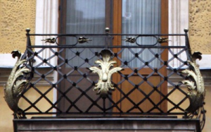 Французское остекление на балконе