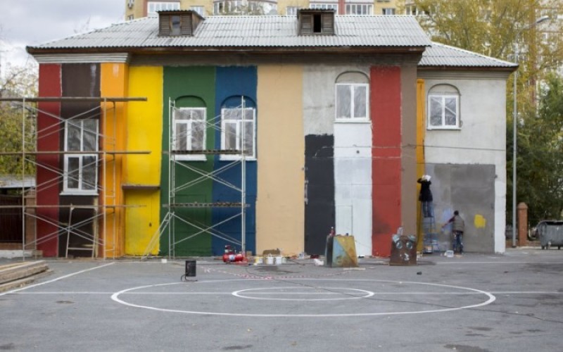 На что следует обратить внимание при выборе фасадной краски по бетону