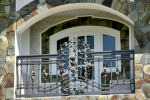 Дизайн кованого балкона