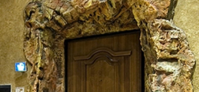 Наружные откосы для входной двери: материалы и установка